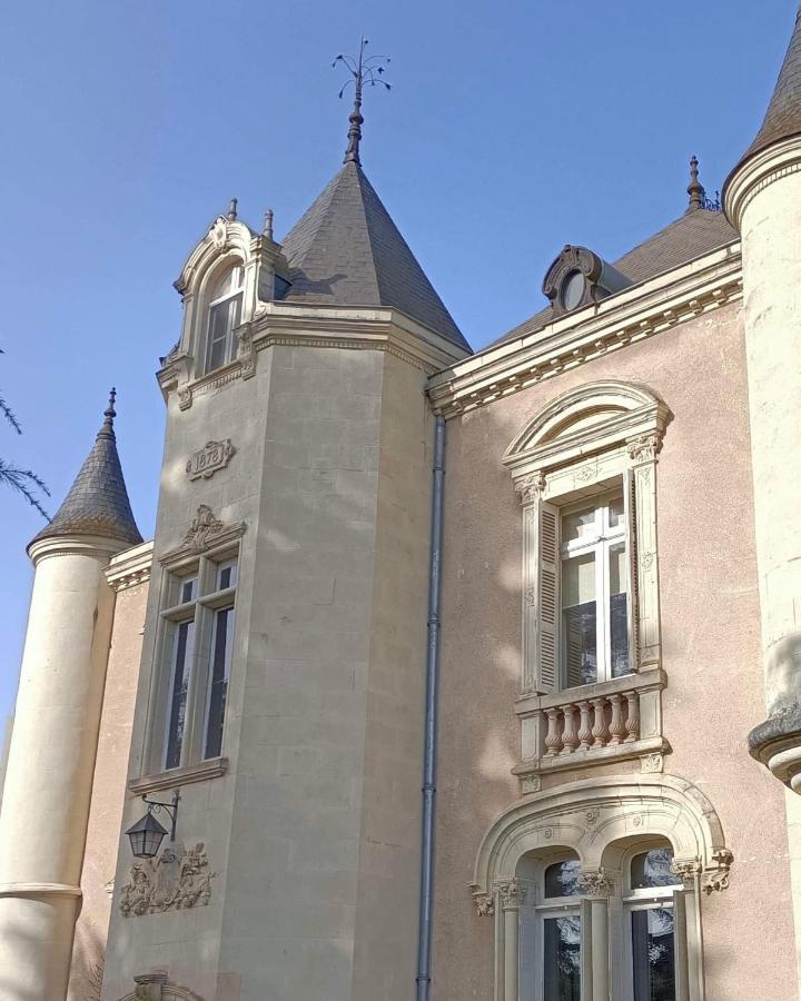 Le Chateau De Leugny Oiron Kültér fotó